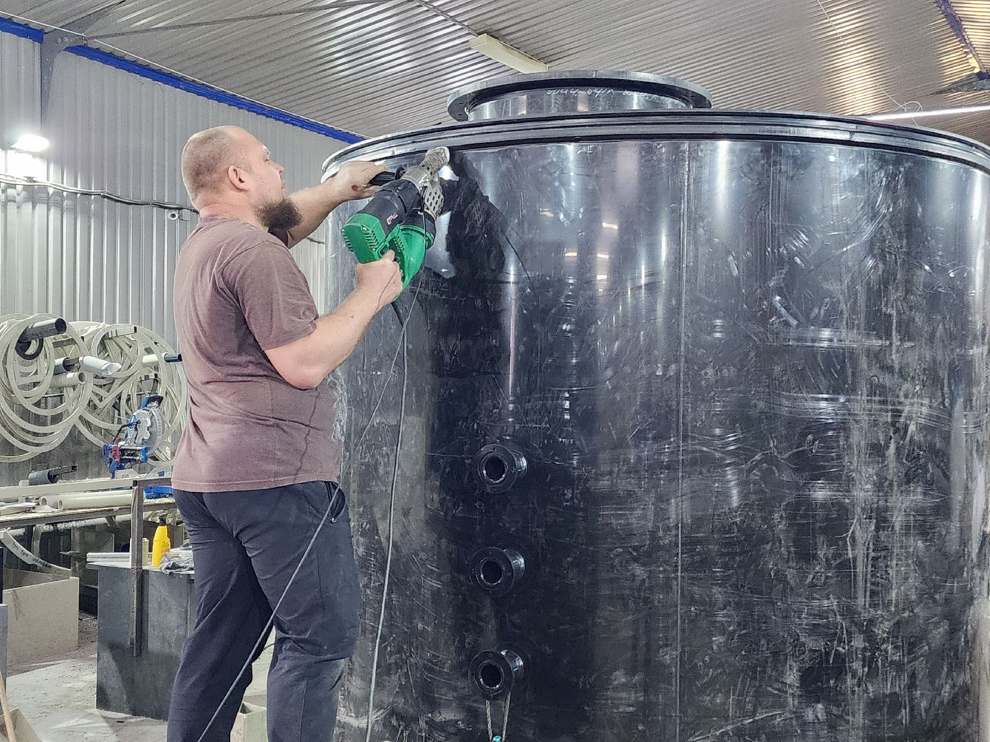 Чехов, деревня Сергеево, завод ПолимерИзделия, производственная компания, пластиковые изделия, промышленность, ванны, емкости, системы вентиляции, объемы производства,