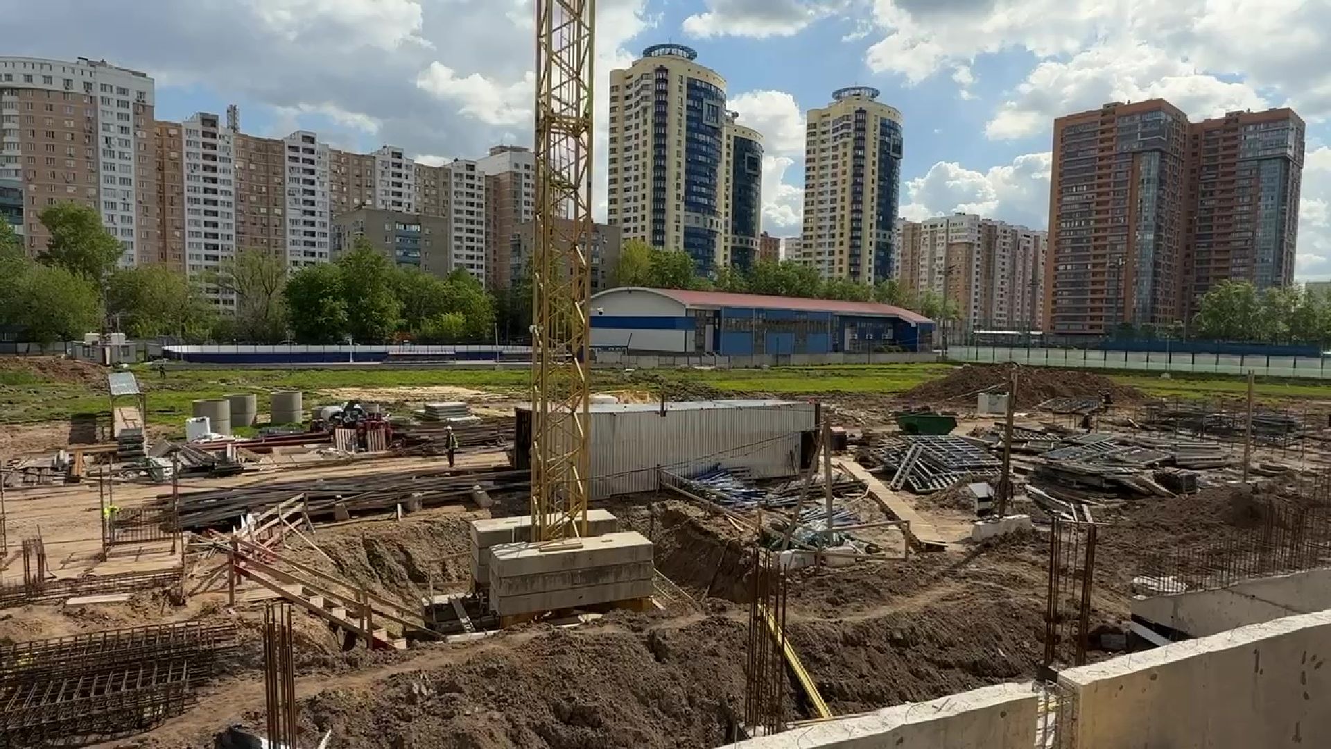 реутов, строительство, футбольное поле, академия акинфеева и чанова,