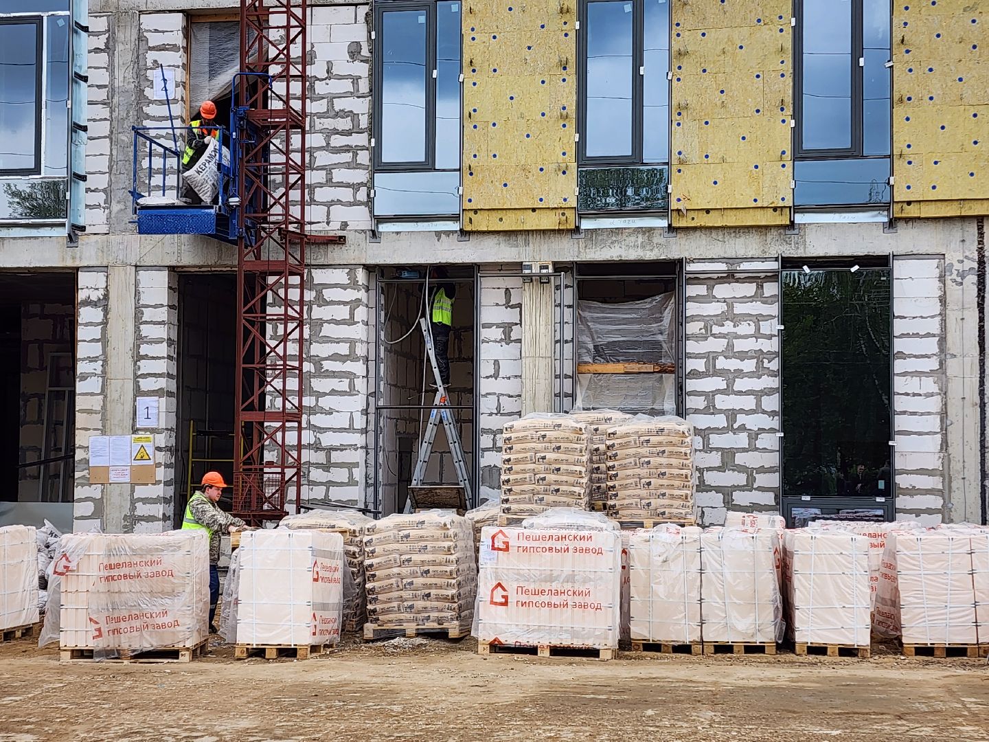 Чехов, улица Мира, детская поликлиника, строительство, инженерные сети, инженерные коммуникации, прокладка сетей, вентиляция, кондиционирование, отопление, водоснабжение, слаботочные сети, слаботочные системы, губернатор московской области, госпрограмма московской области,