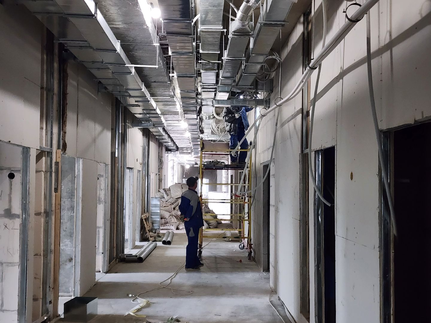 Чехов, улица Мира, детская поликлиника, строительство, инженерные сети, инженерные коммуникации, прокладка сетей, вентиляция, кондиционирование, отопление, водоснабжение, слаботочные сети, слаботочные системы, губернатор московской области, госпрограмма московской области,