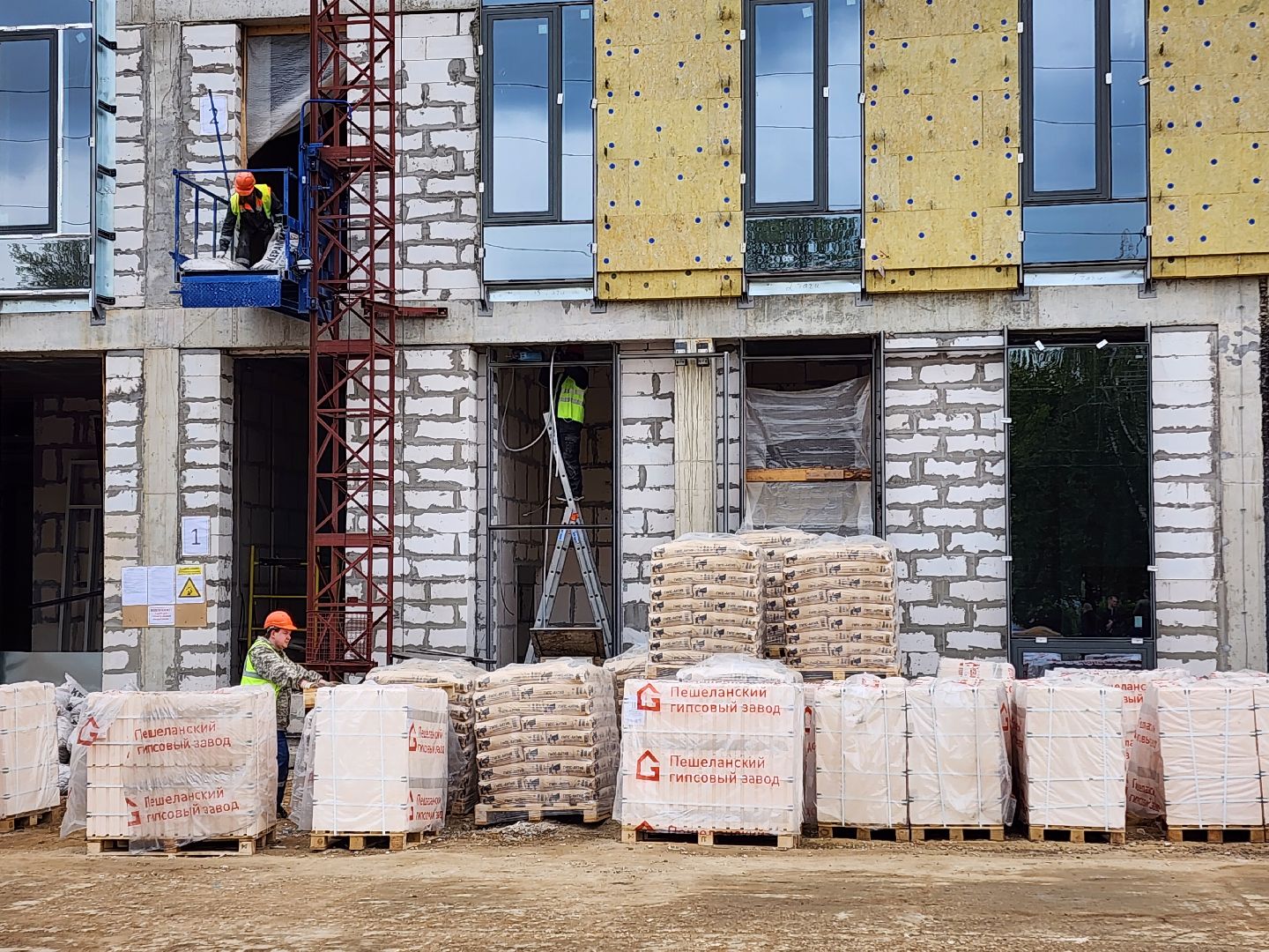 Чехов, улица Мира, детская поликлиника, строительство, инженерные сети, инженерные коммуникации, прокладка сетей, вентиляция, кондиционирование, отопление, водоснабжение, слаботочные сети, слаботочные системы, губернатор московской области, госпрограмма московской области,