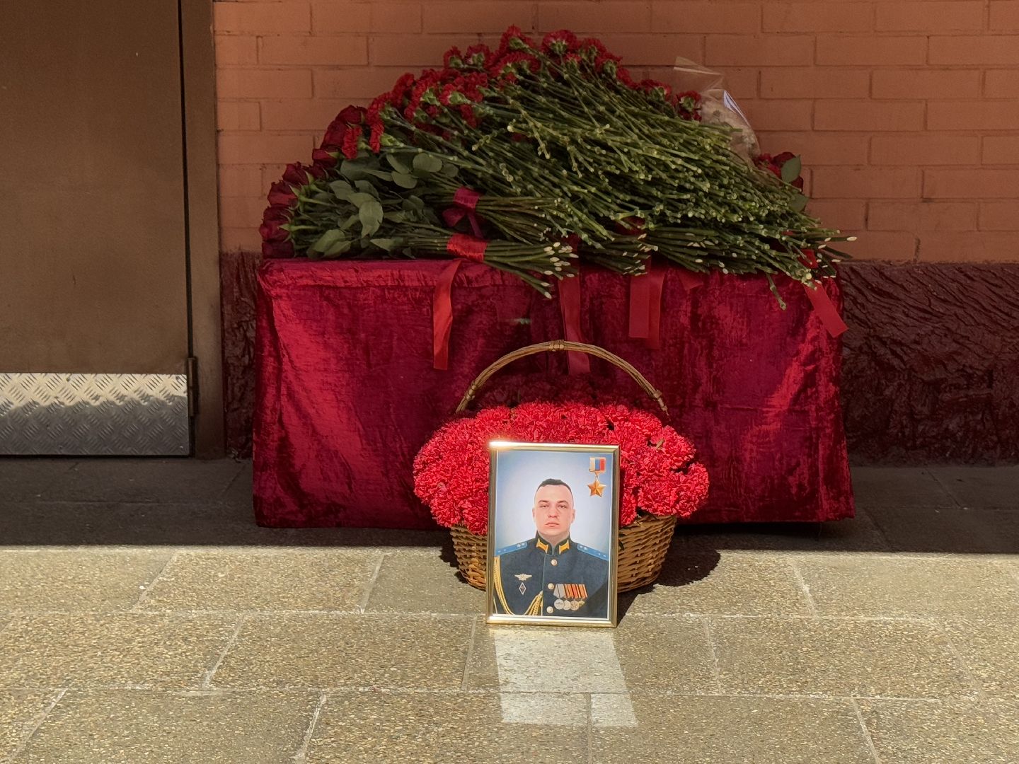 евгений фадин, балашиха, сво, мурал прапорщику евгению фадину,