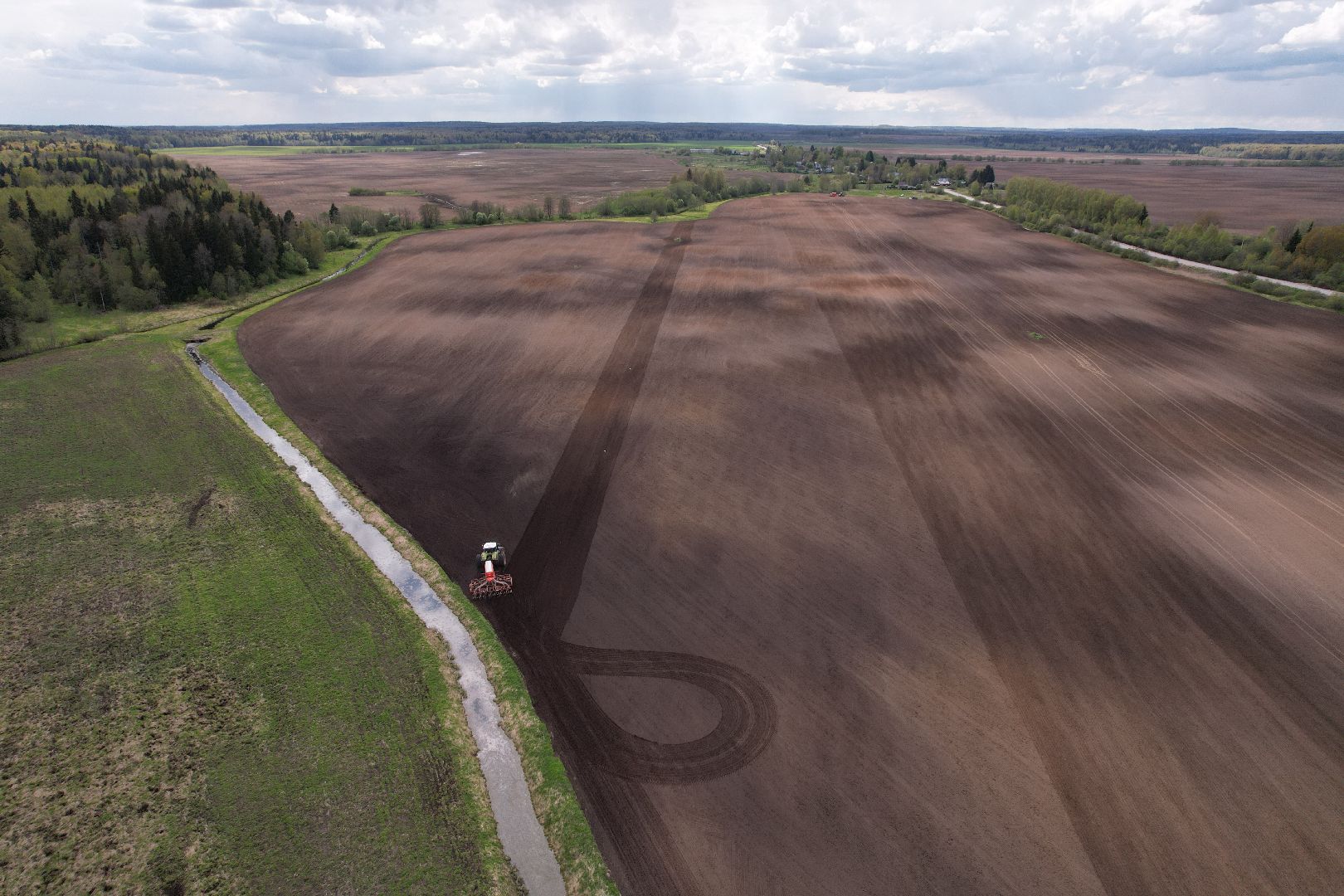 видео с коптера, посевная в шаховской, посев кукурузы,