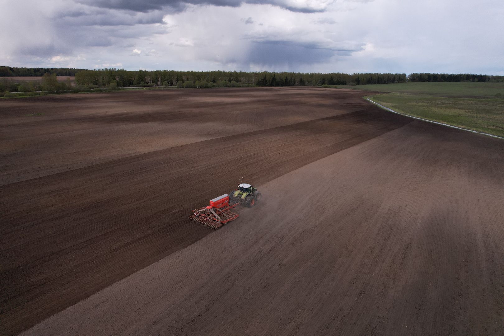 видео с коптера, посевная в шаховской, посев кукурузы,