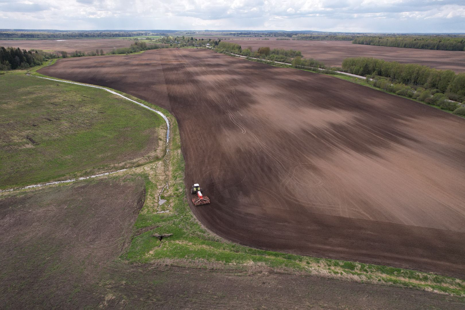 видео с коптера, посевная в шаховской, посев кукурузы,