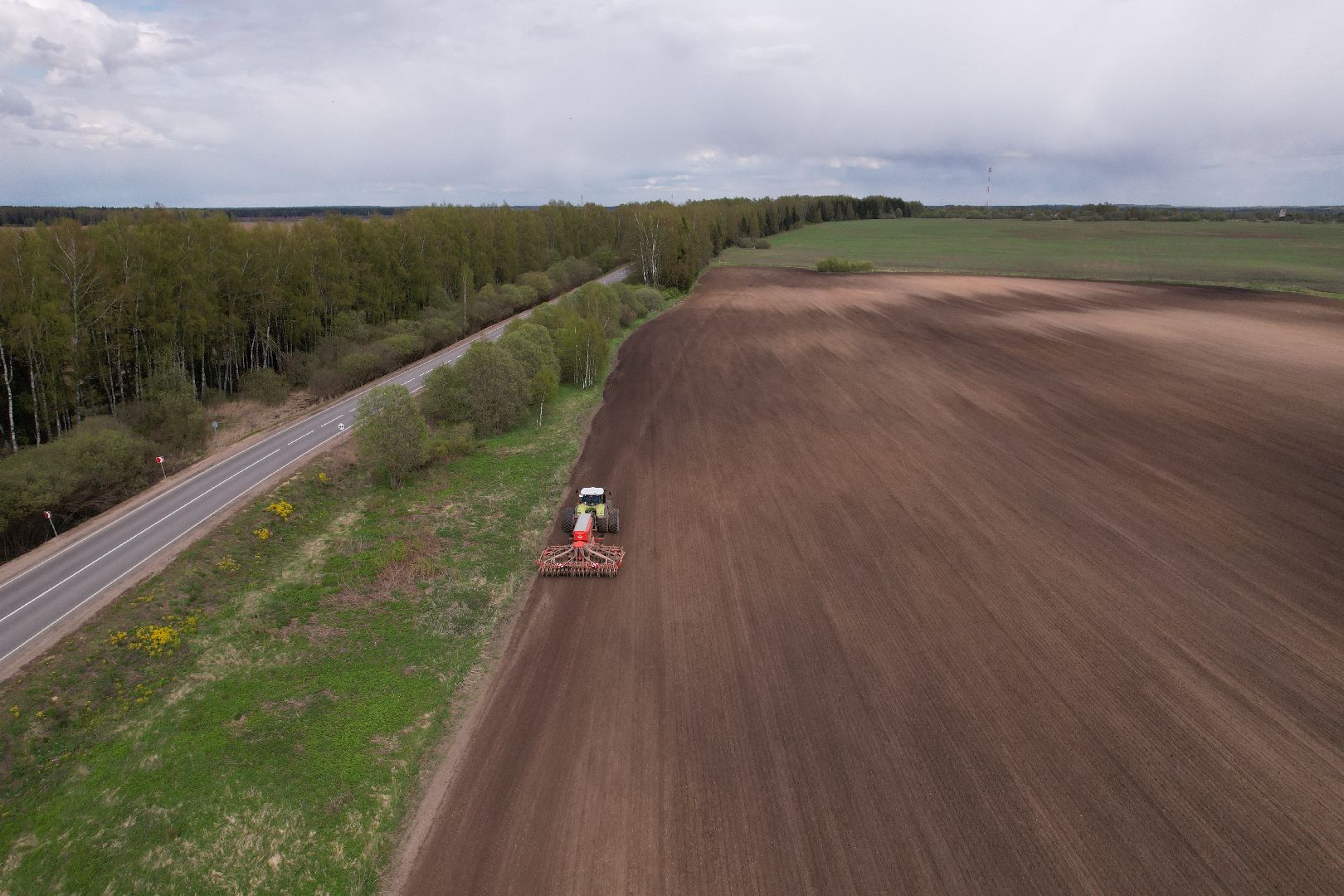 видео с коптера, посевная в шаховской, посев кукурузы,