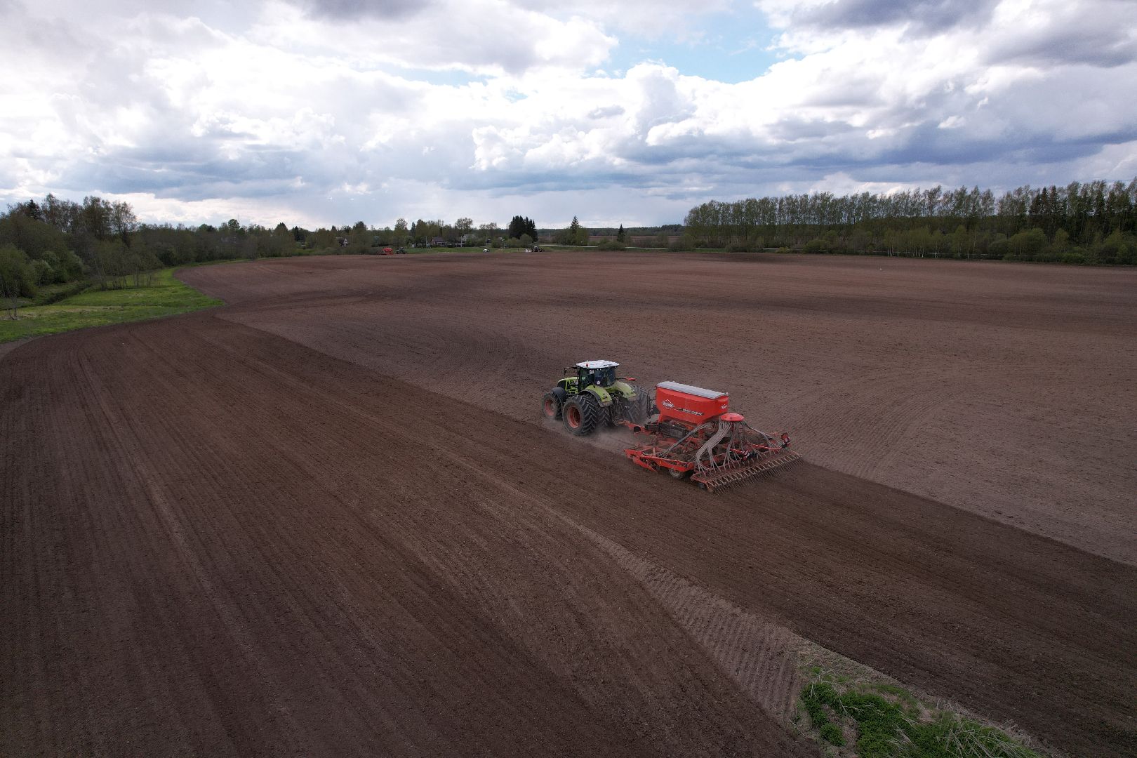 видео с коптера, посевная в шаховской, посев кукурузы,