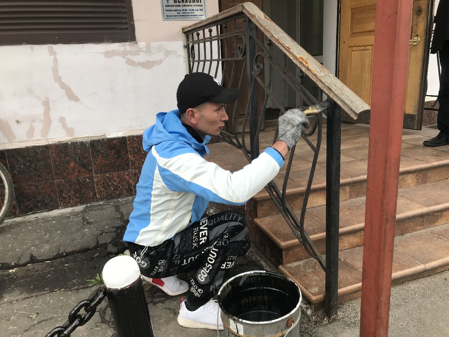 Балашиха, День Победы, благоустройство, перемены, весна, покраска забора, лестничных перил