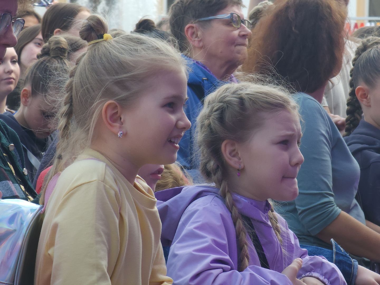 город танцует в парках,