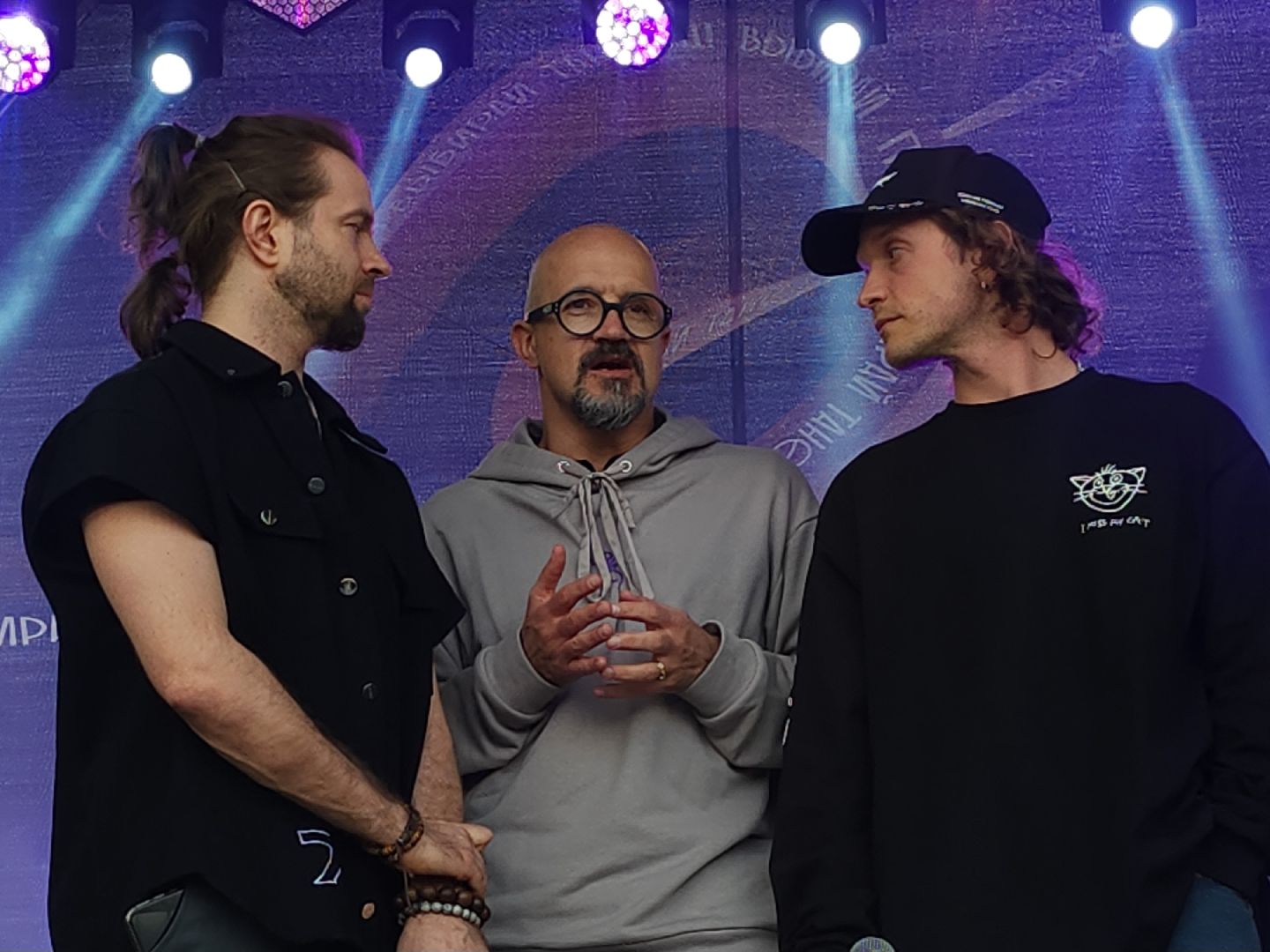 город танцует в парках,