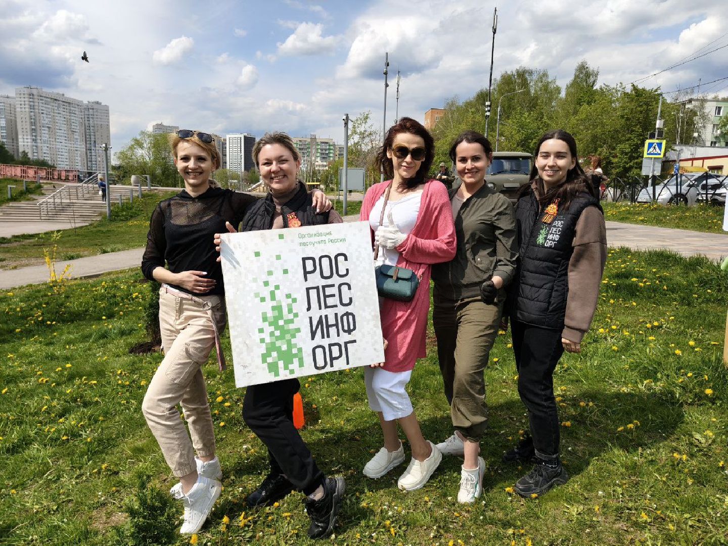 пушкино, сад победы, акция, великая отечественная война, саженцы, берег реки, жители, сотрудники,деревья, высадка деревьев,