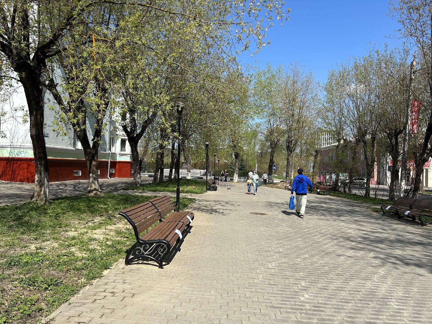 Благоустройство, лавочки, Фрязино, покраска