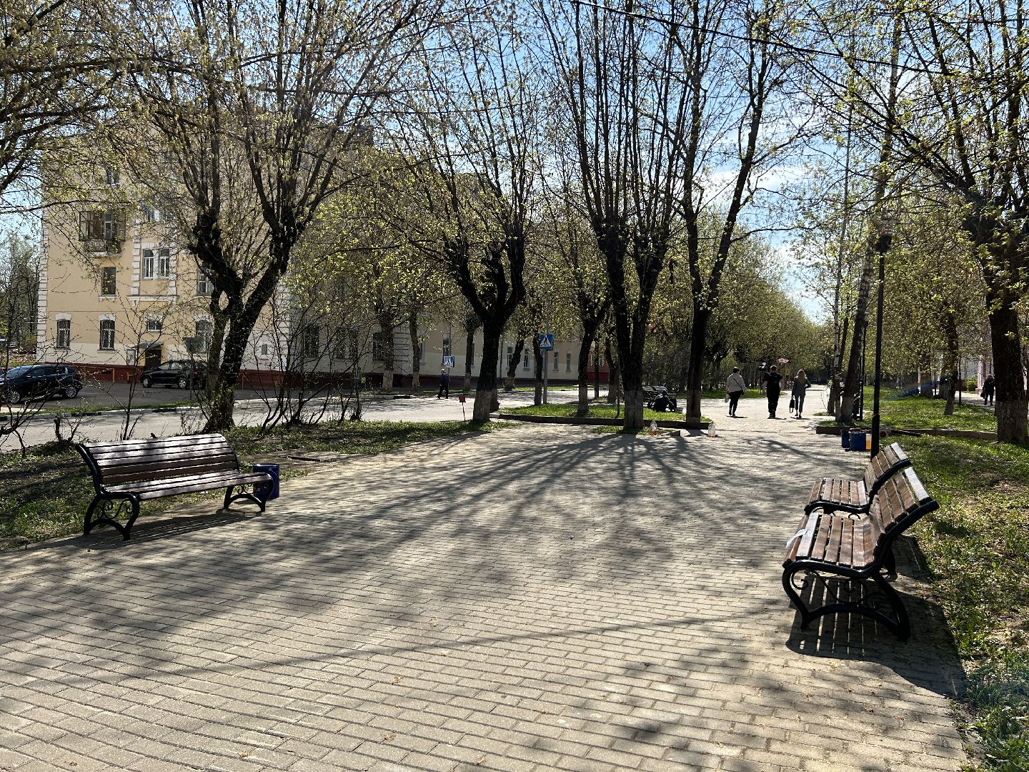 Благоустройство, лавочки, Фрязино, покраска