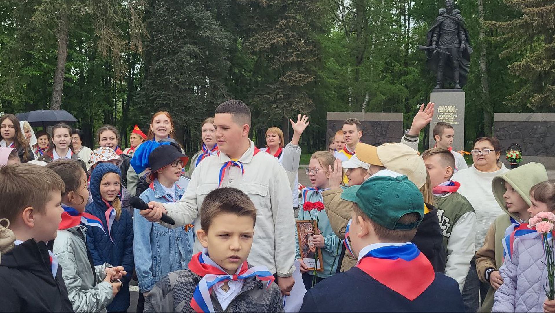 ОрлятаРоссии #ДетскоеДвижение #МыВместе #Луховицы #ПатриотическоеВоспитание #ЮныеЛидеры #80летПобеды #ГодЗащитникаОтечества #АллеяСлавы #ДетскиеОрганизации #БудущееРоссии #Триколор #НашиДети #СлаваГероям #ПоколениеПобедителей,