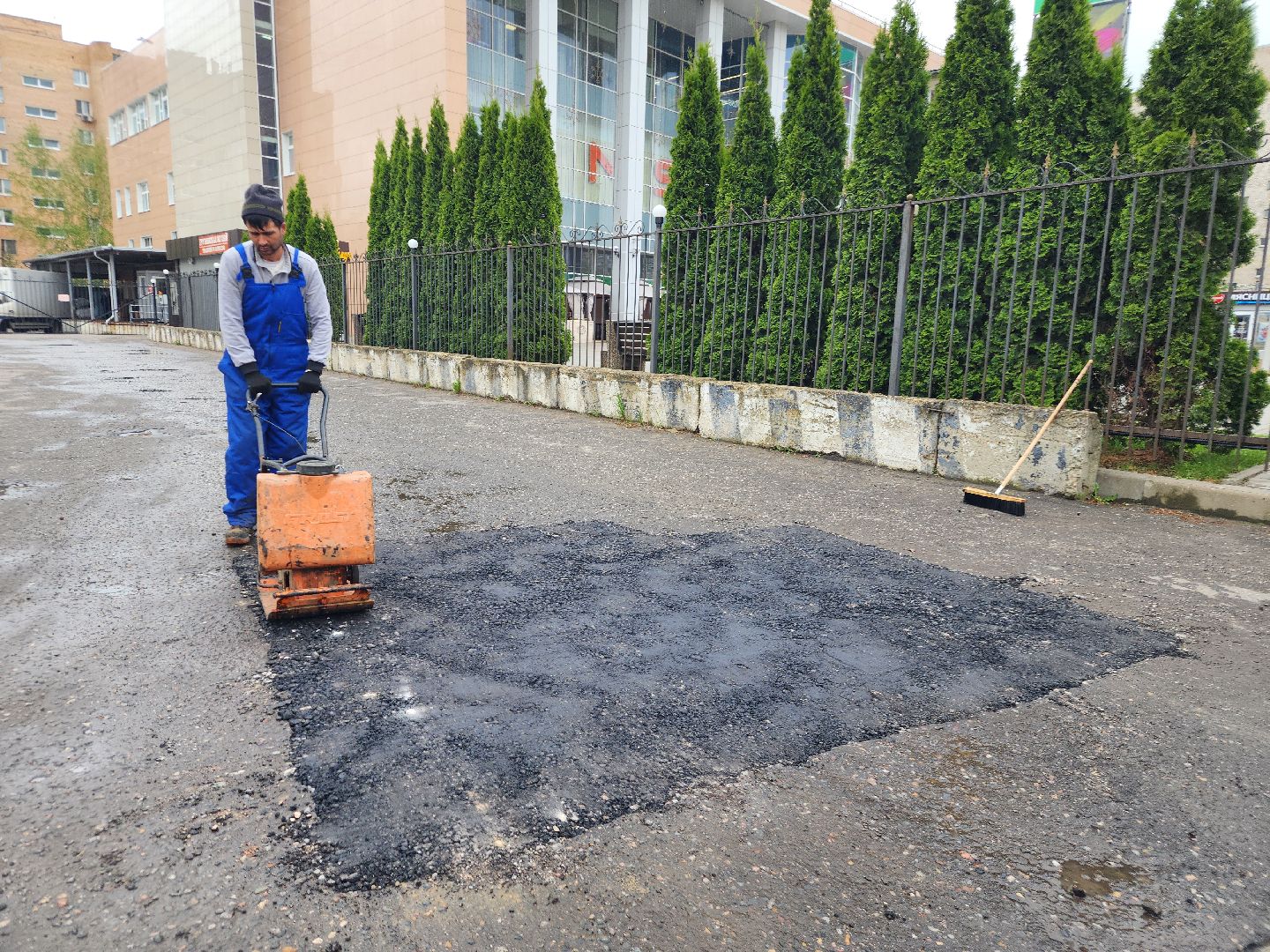 фрязино, ямочный ремонт дорог, дороги, мбу городское хозяйство, укладка асфальта,