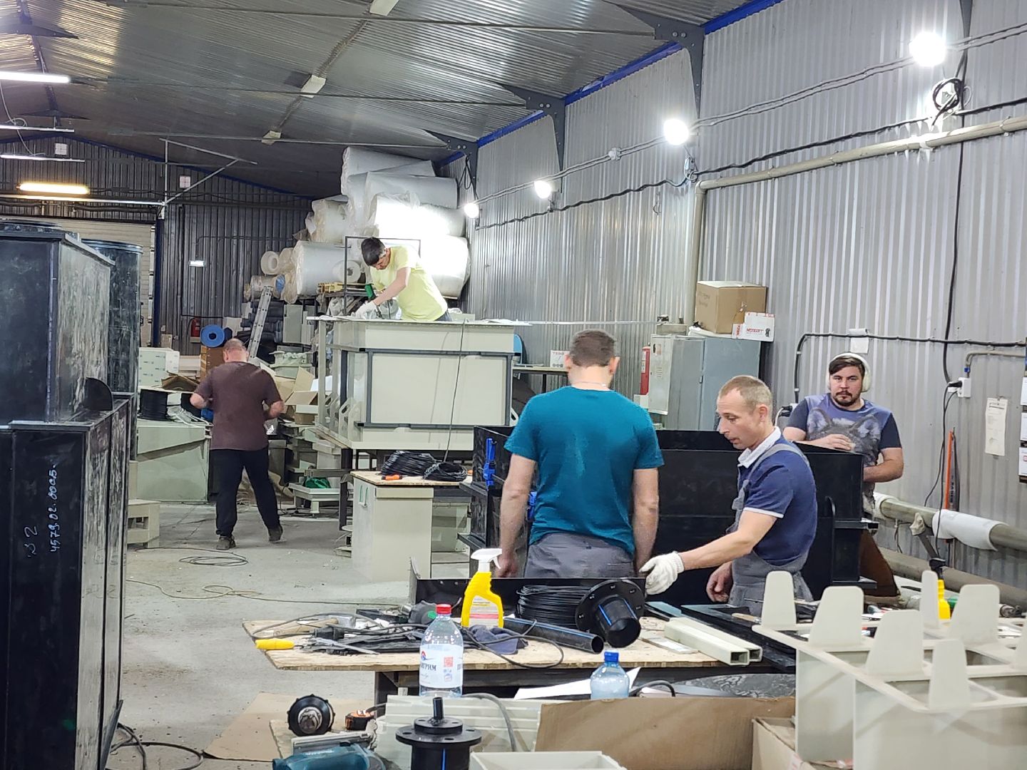 чехов, деревня сергеево, завод полимеризделия, программа импортозамещения, отечественное сырье, российские станки, емкости ванны фильтры, пластиковые изделия, промышленность,