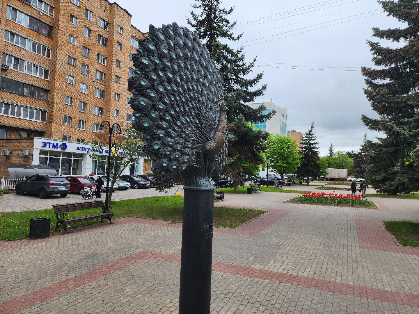 серпухов, клумба на юбилейной площади, комбинат благоустройства, посадка цветов в серпухове,