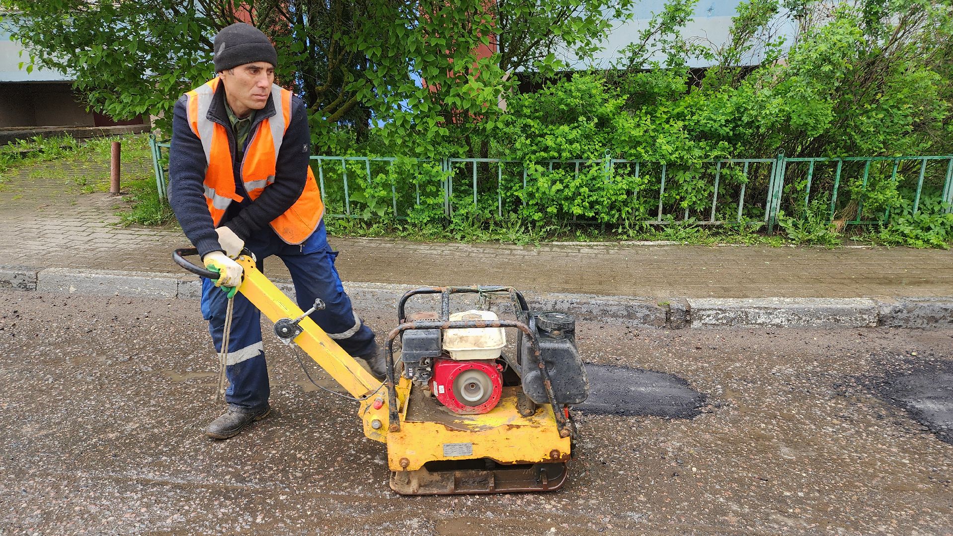 ивантеевка, коммунальная служба, ямочный ремонт, асфальтовое покрытие, спецтехника, ремонт дорог,