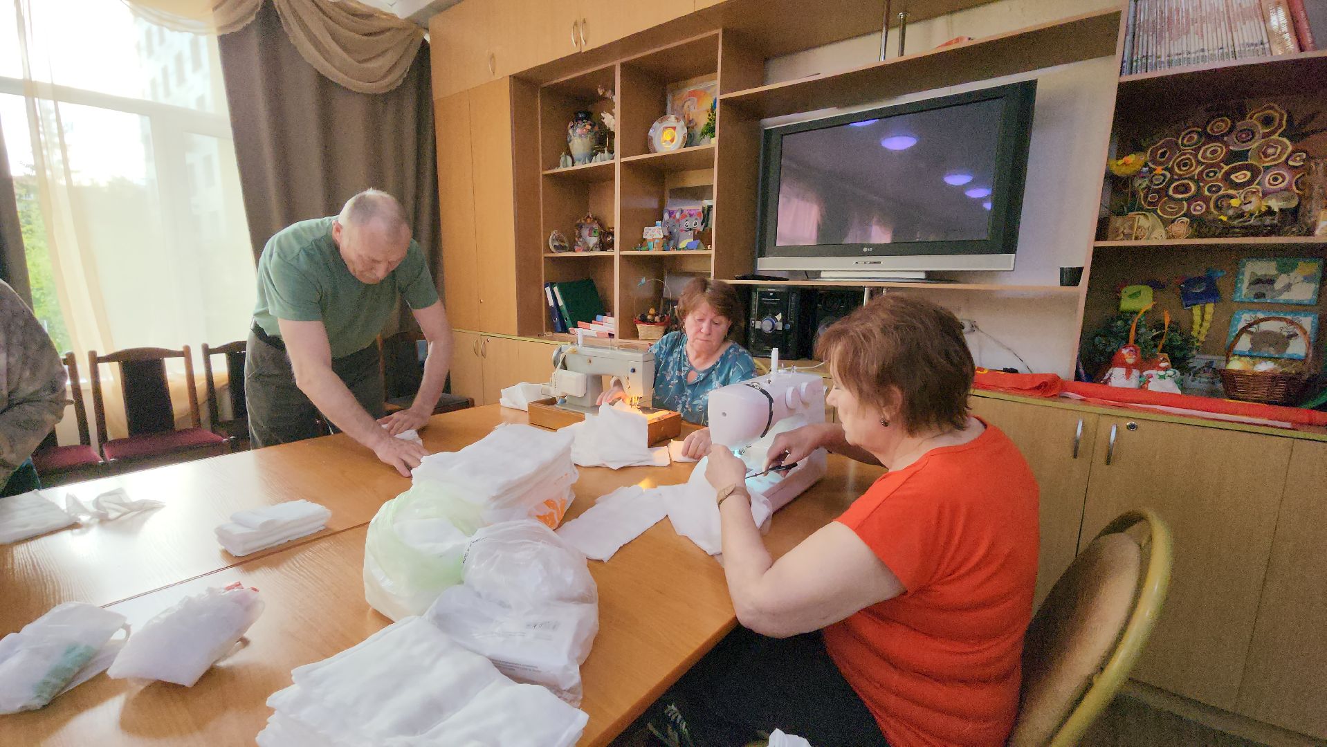 серпухов, поселок оболенск, волонтеры, сво, серпуховский депутат, индивидуальные перевязочные пакеты,