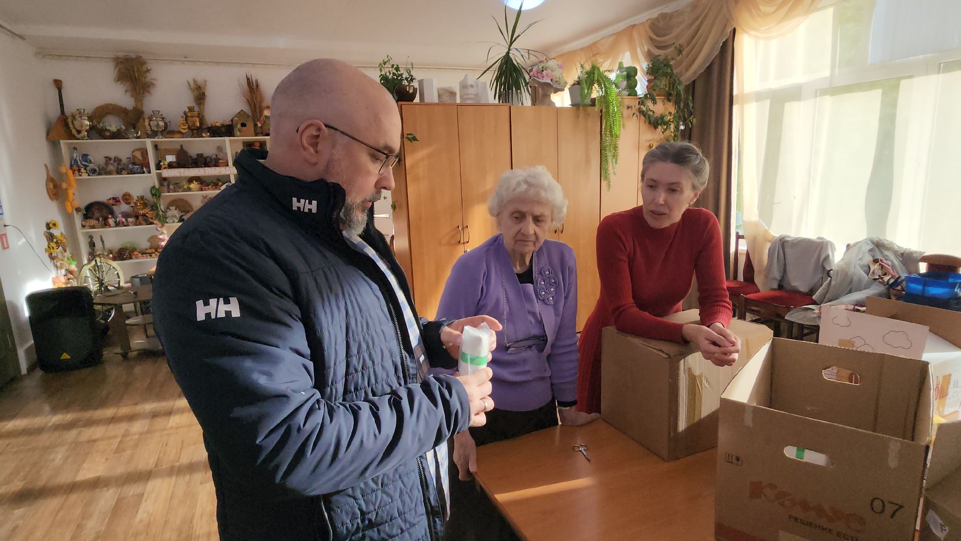 серпухов, поселок оболенск, волонтеры, сво, серпуховский депутат, индивидуальные перевязочные пакеты,