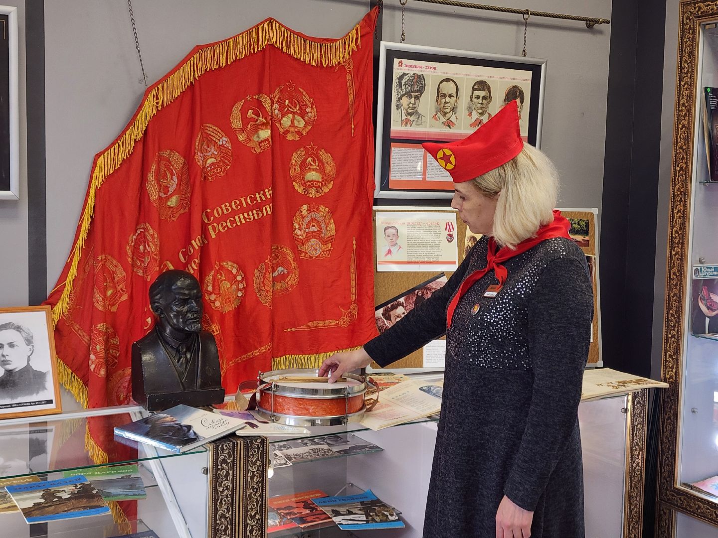 сергиев посад, музей частных коллекций, пионеры-герои, лагерь вали котика, подвиги детей ,