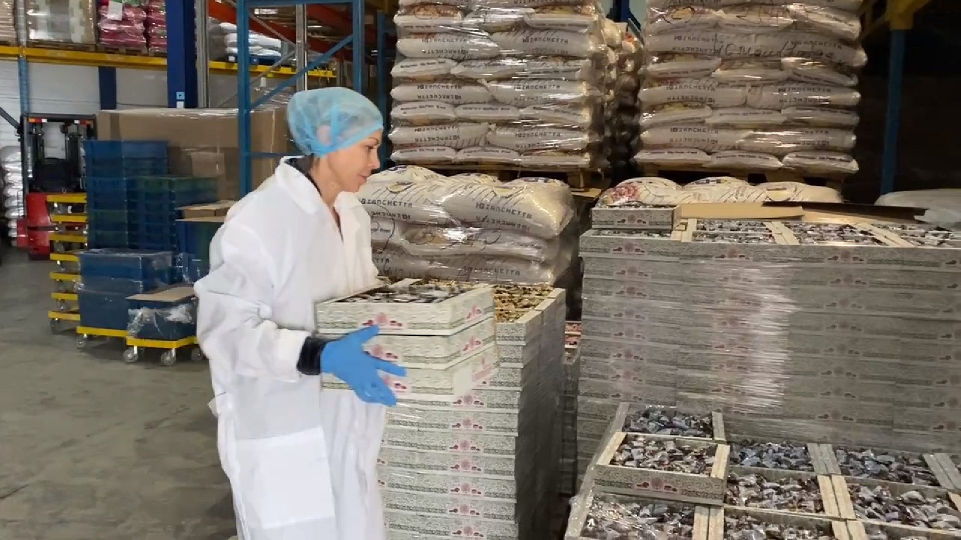 чехов, улица литейная, компания орбита, кондитерское производство, продукты здорового питания, орехи и сухофрукты, новая линейка продукции, финики с миндалем в глазури, вкус карамели, белый молочный темный шоколад,