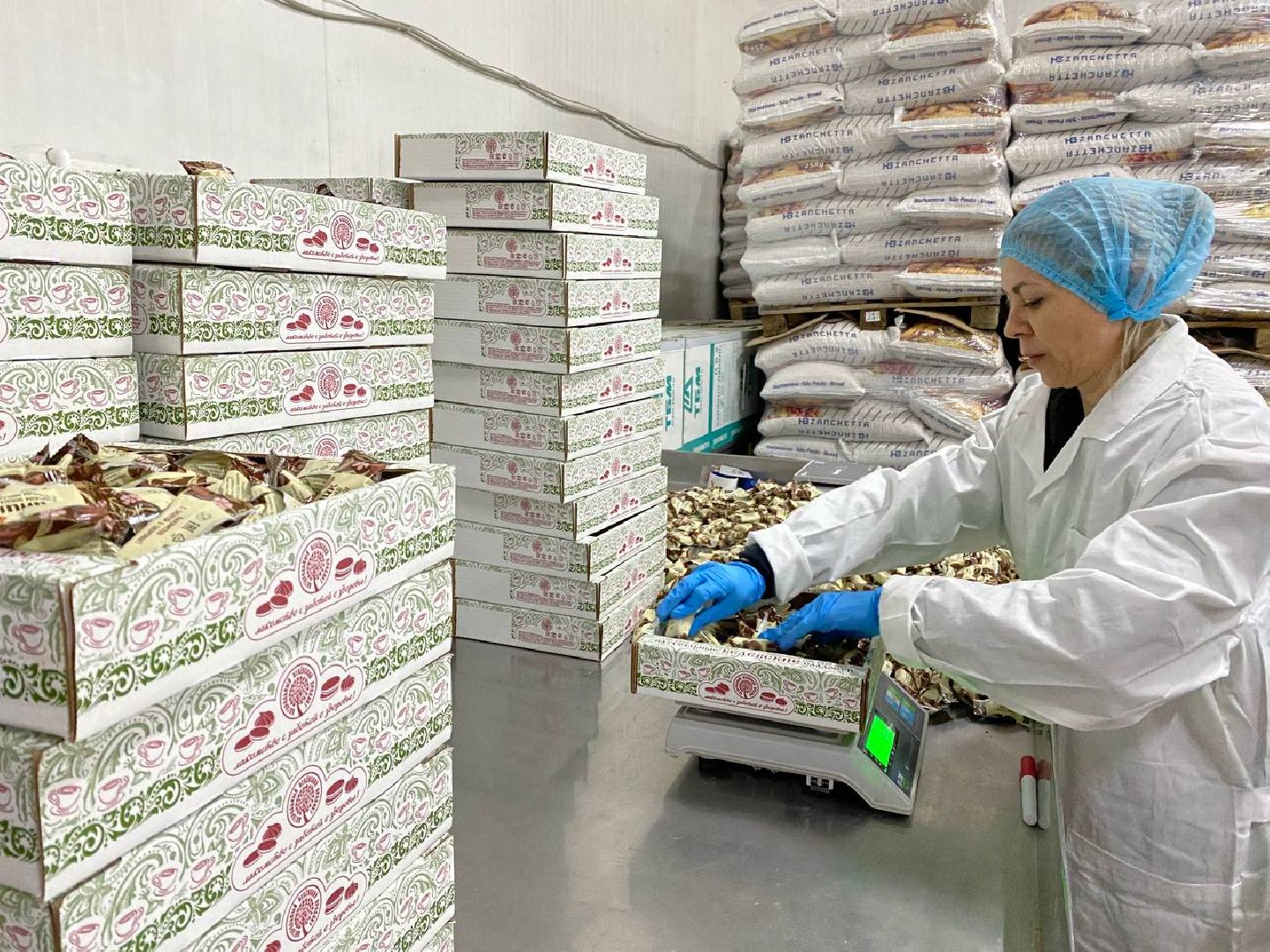 чехов, улица литейная, компания орбита, кондитерское производство, продукты здорового питания, орехи и сухофрукты, новая линейка продукции, финики с миндалем в глазури, вкус карамели, белый молочный темный шоколад,