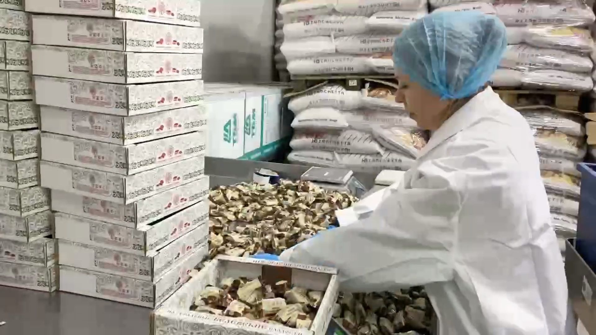 чехов, улица литейная, компания орбита, кондитерское производство, продукты здорового питания, орехи и сухофрукты, новая линейка продукции, финики с миндалем в глазури, вкус карамели, белый молочный темный шоколад,