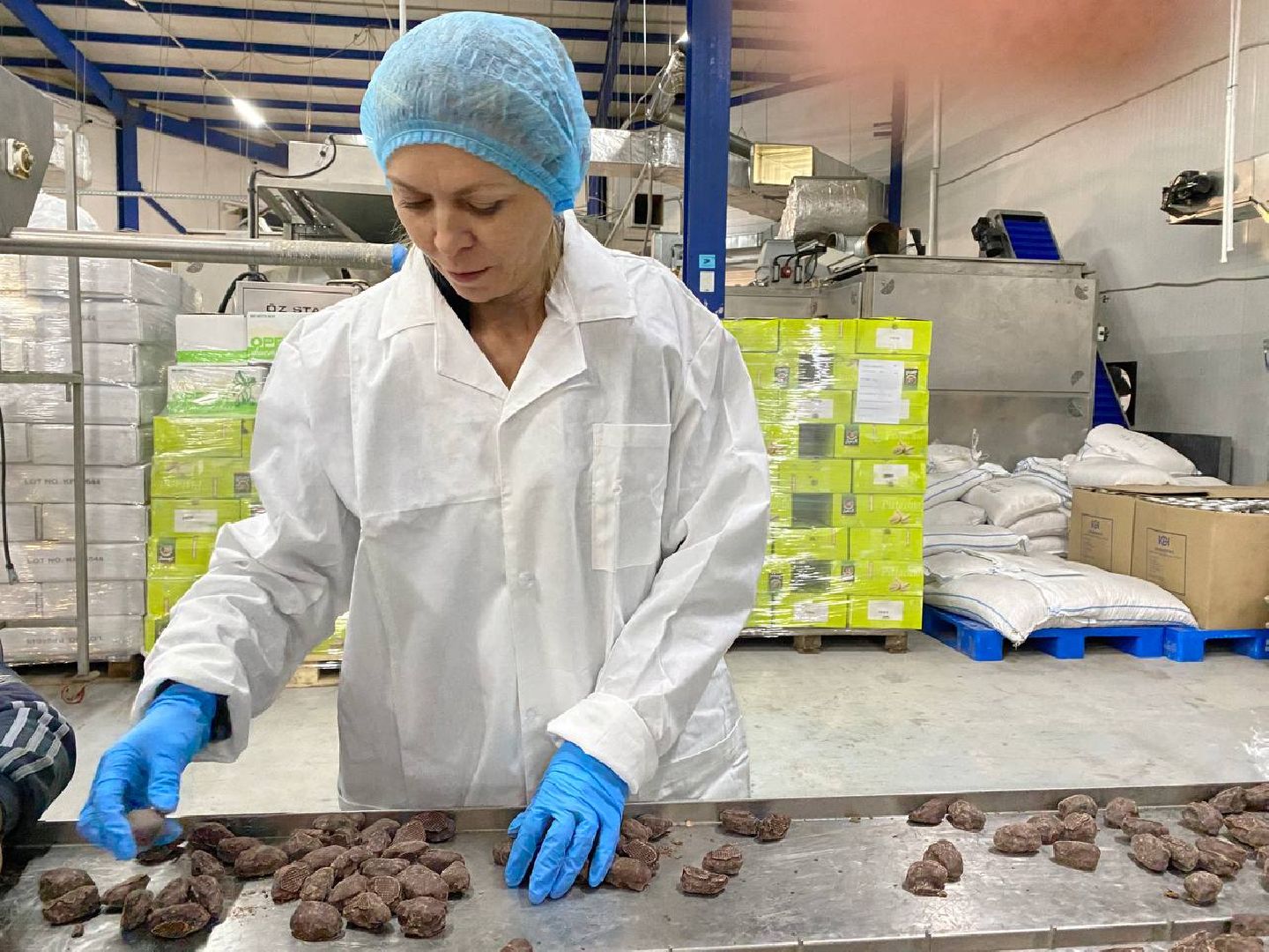 чехов, улица литейная, компания орбита, кондитерское производство, продукты здорового питания, орехи и сухофрукты, новая линейка продукции, финики с миндалем в глазури, вкус карамели, белый молочный темный шоколад,