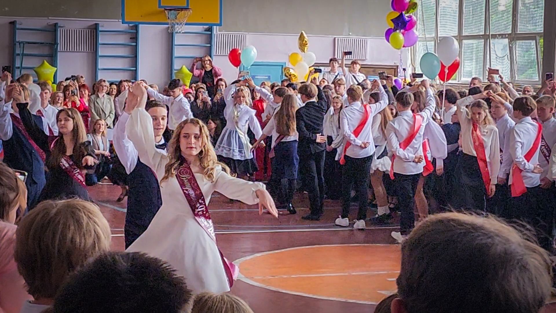 бронницы, последний звонок 9 класс, школа имени Тимофеева , бронницкие девятиклассники ,