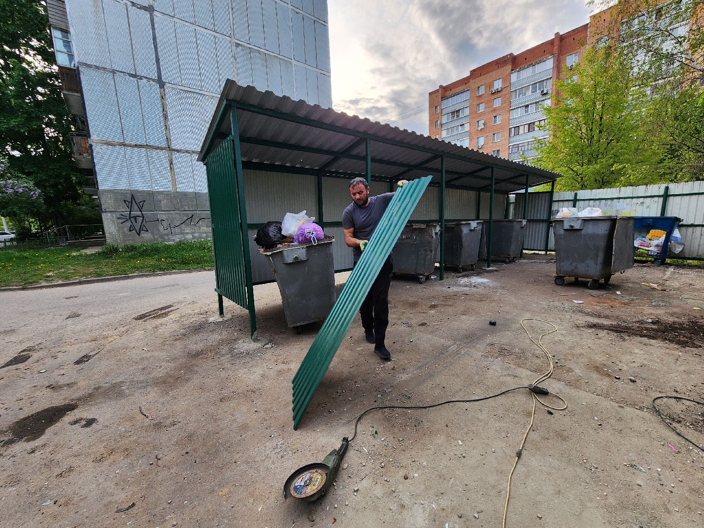 чехов, улица чехова, контейнерная площадка, капитальный ремонт, модернизация, реконструкция, новое ограждение, крыша, твердое покрытие, дополнительные баки, бункер для КГО,