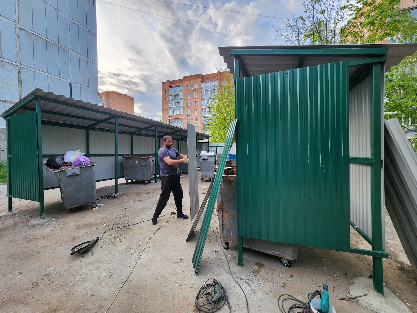 чехов, улица чехова, контейнерная площадка, капитальный ремонт, модернизация, реконструкция, новое ограждение, крыша, твердое покрытие, дополнительные баки, бункер для КГО,