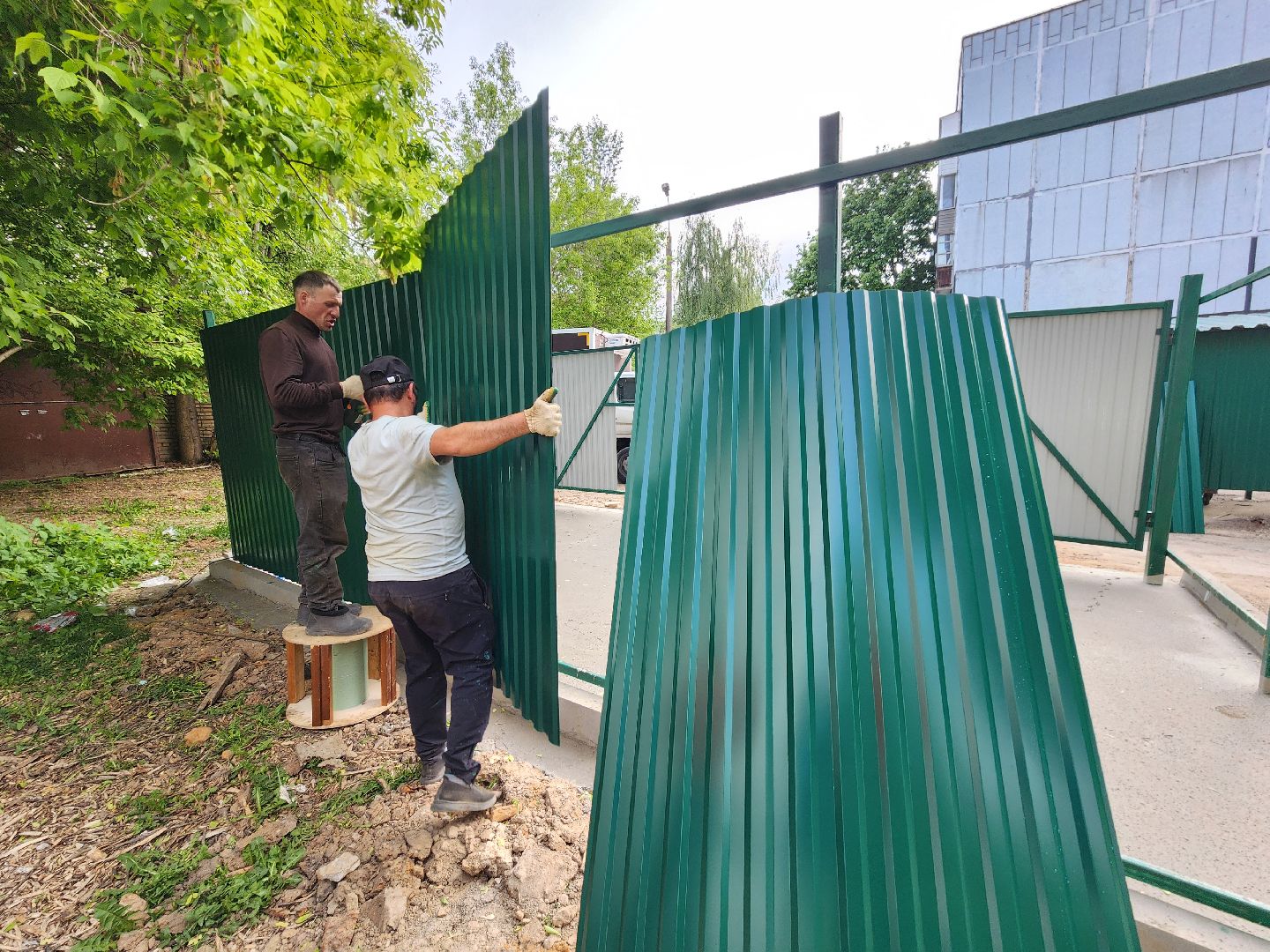 чехов, улица чехова, контейнерная площадка, капитальный ремонт, модернизация, реконструкция, новое ограждение, крыша, твердое покрытие, дополнительные баки, бункер для КГО,