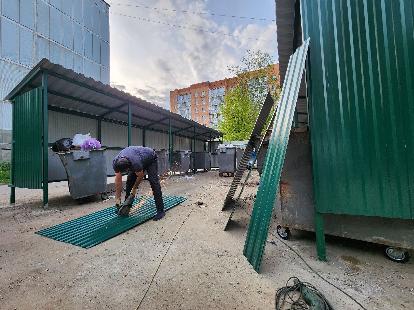 чехов, улица чехова, контейнерная площадка, капитальный ремонт, модернизация, реконструкция, новое ограждение, крыша, твердое покрытие, дополнительные баки, бункер для КГО,