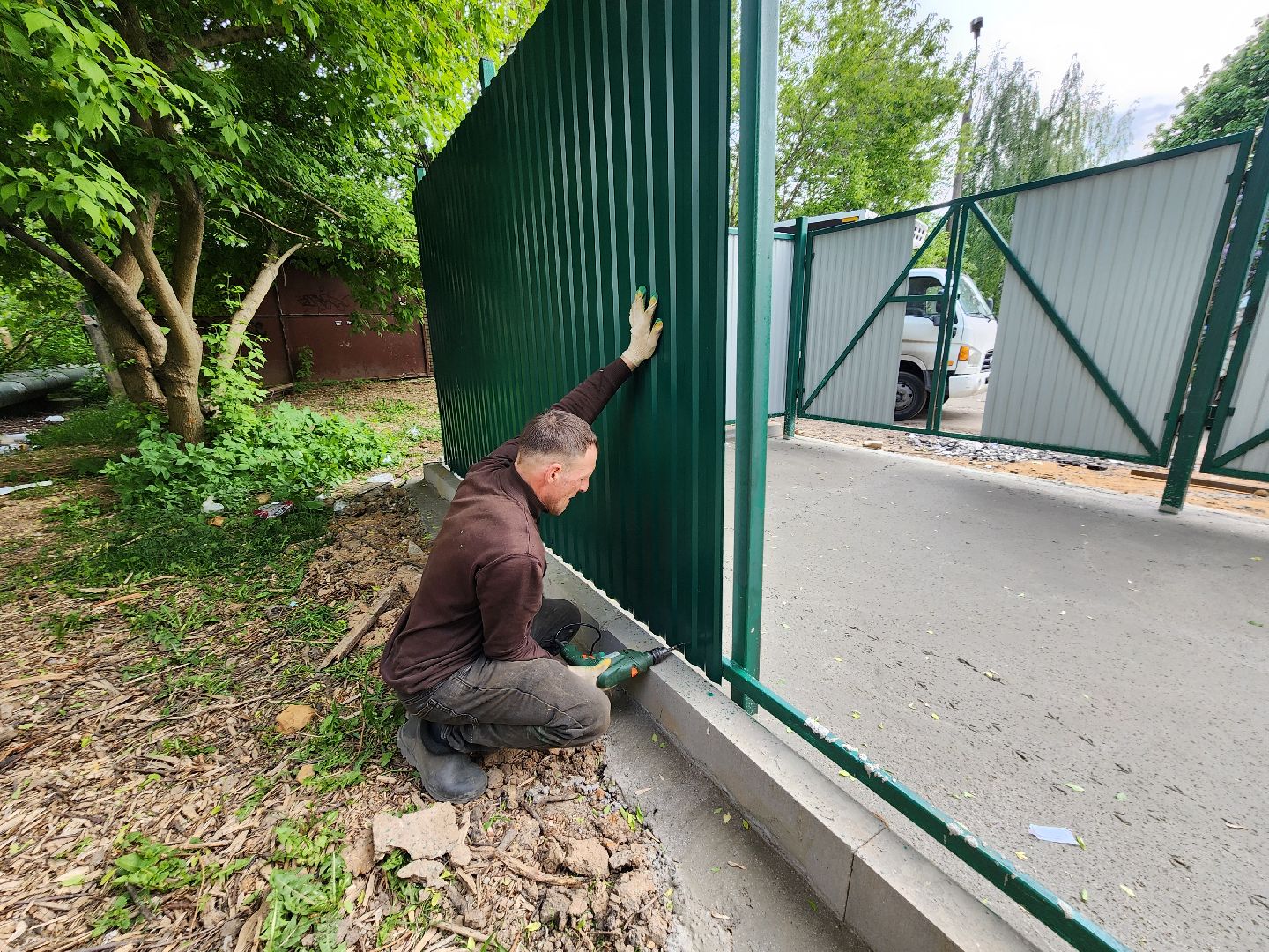 чехов, улица чехова, контейнерная площадка, капитальный ремонт, модернизация, реконструкция, новое ограждение, крыша, твердое покрытие, дополнительные баки, бункер для КГО,