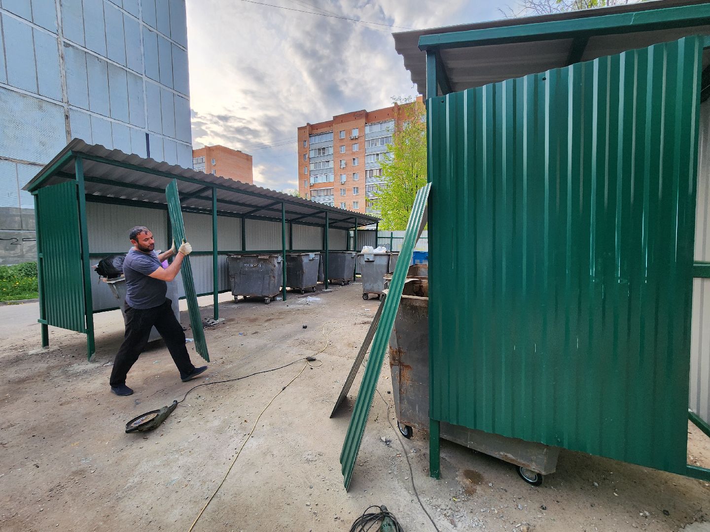 чехов, улица чехова, контейнерная площадка, капитальный ремонт, модернизация, реконструкция, новое ограждение, крыша, твердое покрытие, дополнительные баки, бункер для КГО,