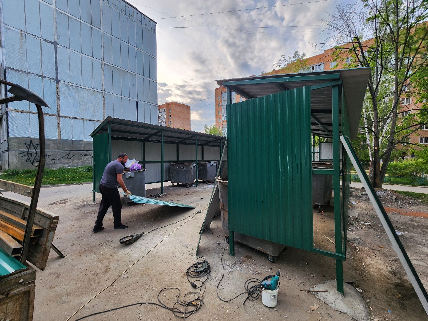 чехов, улица чехова, контейнерная площадка, капитальный ремонт, модернизация, реконструкция, новое ограждение, крыша, твердое покрытие, дополнительные баки, бункер для КГО,