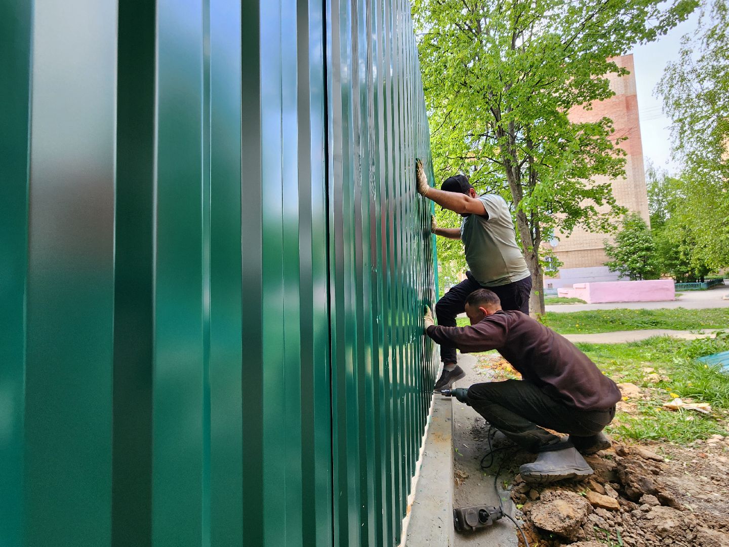 чехов, улица чехова, контейнерная площадка, капитальный ремонт, модернизация, реконструкция, новое ограждение, крыша, твердое покрытие, дополнительные баки, бункер для КГО,
