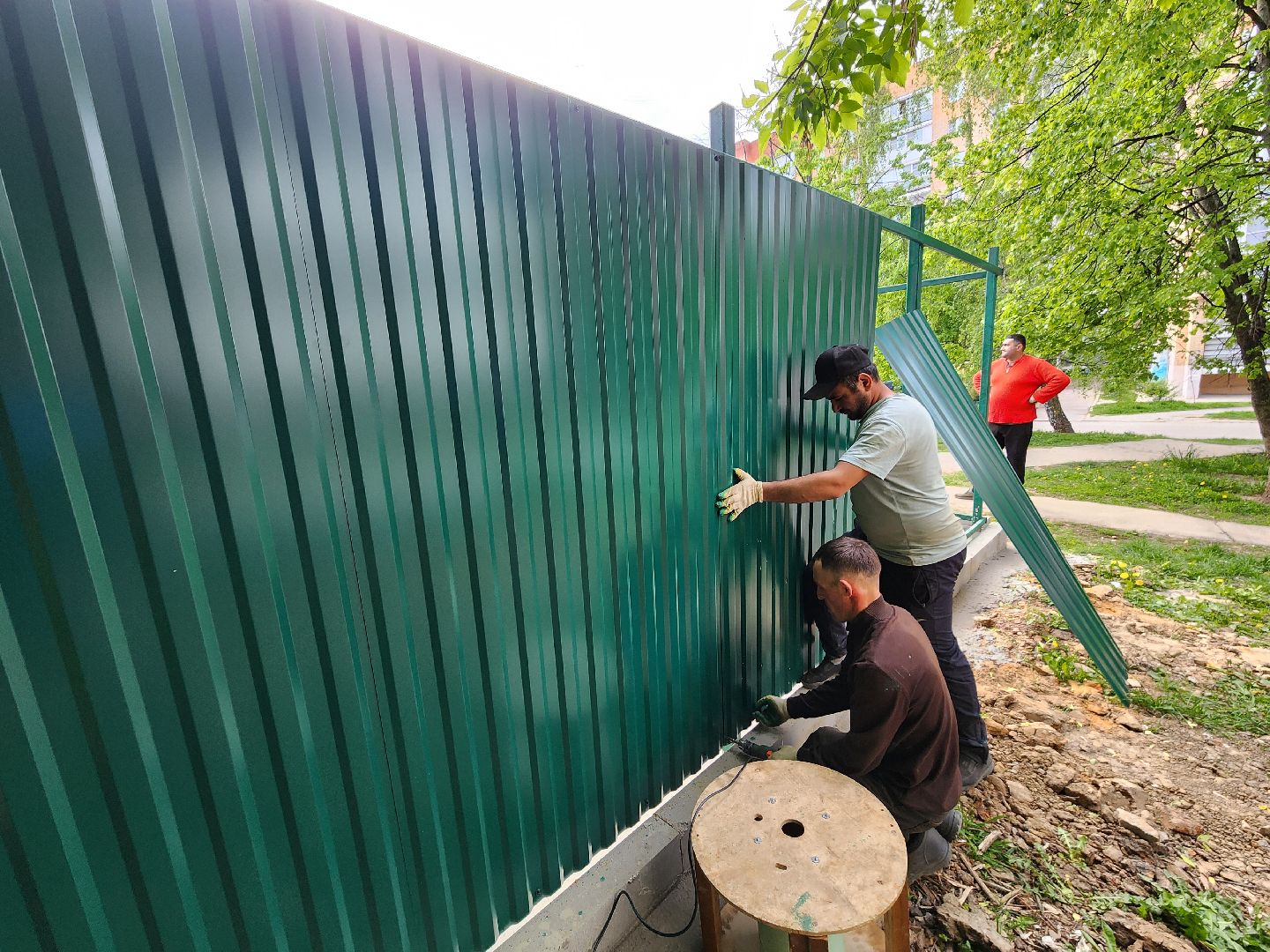 чехов, улица чехова, контейнерная площадка, капитальный ремонт, модернизация, реконструкция, новое ограждение, крыша, твердое покрытие, дополнительные баки, бункер для КГО,