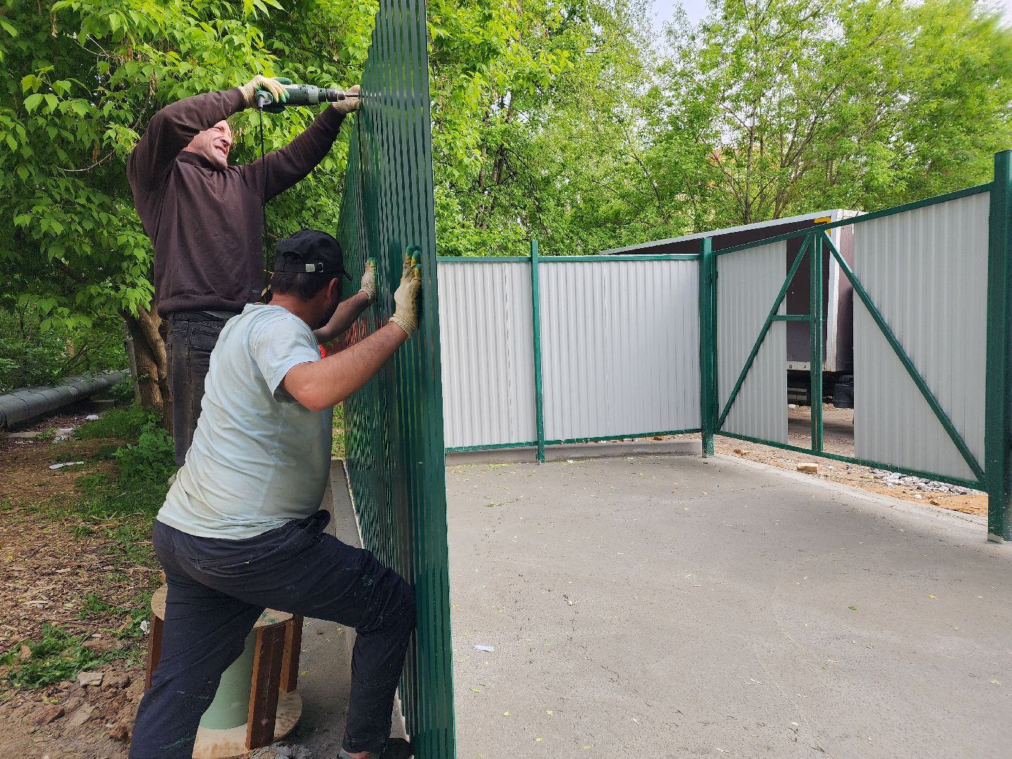 чехов, улица чехова, контейнерная площадка, капитальный ремонт, модернизация, реконструкция, новое ограждение, крыша, твердое покрытие, дополнительные баки, бункер для КГО,
