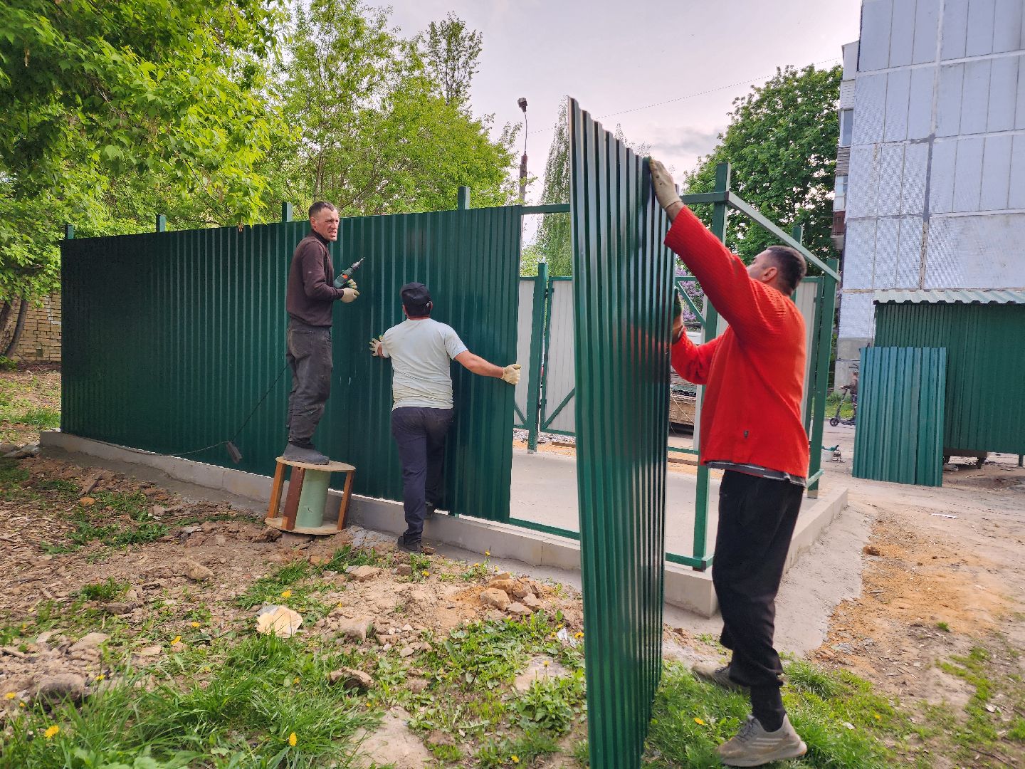чехов, улица чехова, контейнерная площадка, капитальный ремонт, модернизация, реконструкция, новое ограждение, крыша, твердое покрытие, дополнительные баки, бункер для КГО,