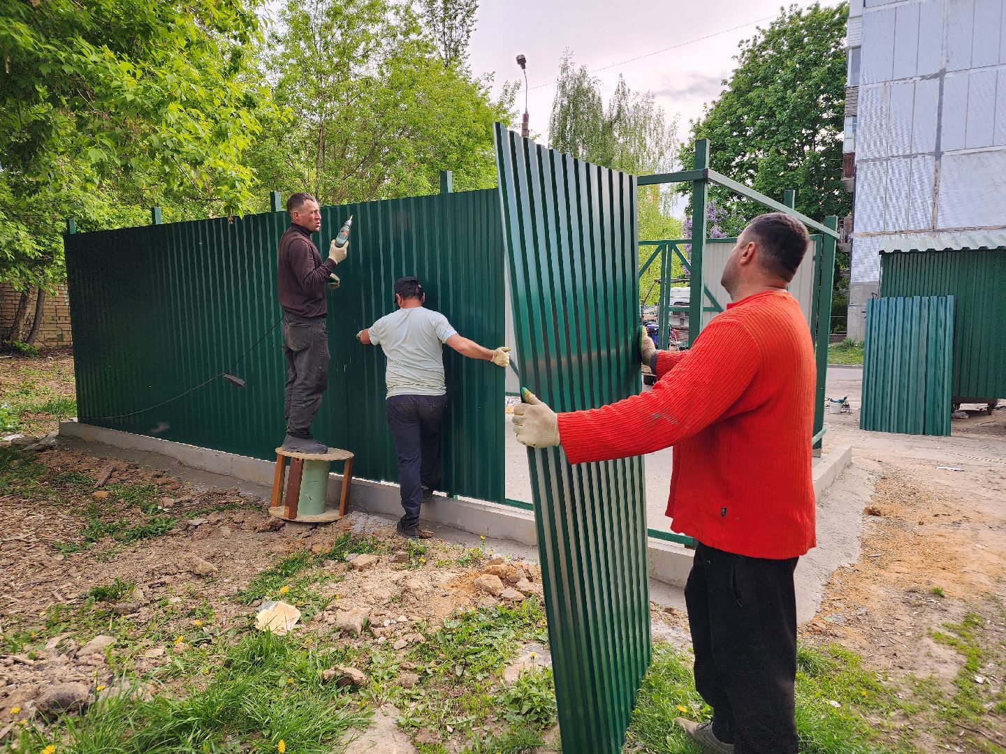 чехов, улица чехова, контейнерная площадка, капитальный ремонт, модернизация, реконструкция, новое ограждение, крыша, твердое покрытие, дополнительные баки, бункер для КГО,