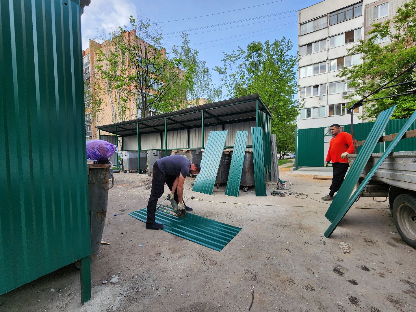 чехов, улица чехова, контейнерная площадка, капитальный ремонт, модернизация, реконструкция, новое ограждение, крыша, твердое покрытие, дополнительные баки, бункер для КГО,