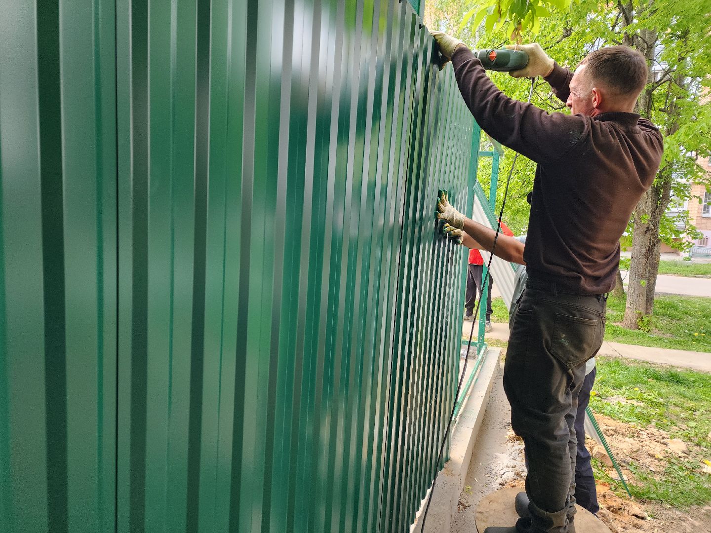 чехов, улица чехова, контейнерная площадка, капитальный ремонт, модернизация, реконструкция, новое ограждение, крыша, твердое покрытие, дополнительные баки, бункер для КГО,
