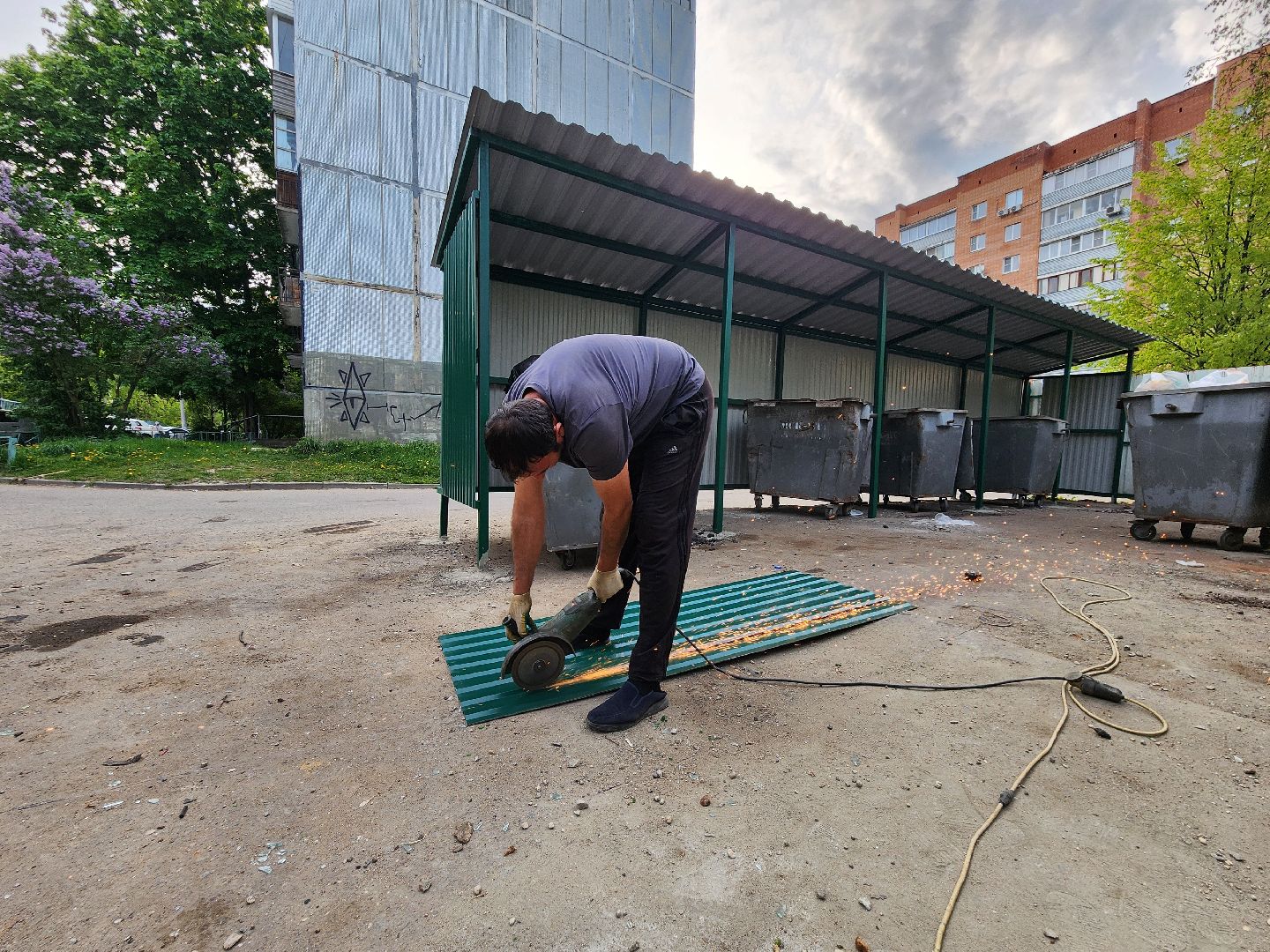 чехов, улица чехова, контейнерная площадка, капитальный ремонт, модернизация, реконструкция, новое ограждение, крыша, твердое покрытие, дополнительные баки, бункер для КГО,