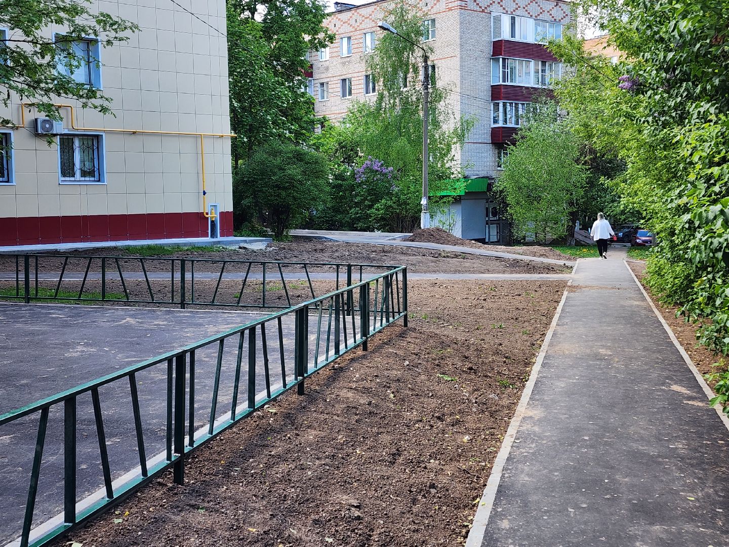 чехов, улица чехова, дворы, комплексное благоустройство, обновление, ремонт, парковки, проезды, пешеходные дорожки, спортивная площадка, зоны отдыха, скамейки, освещение, формирование комфортной городской среды,