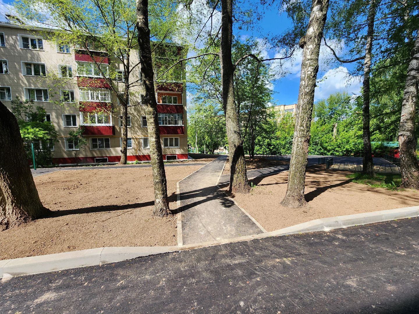 чехов, улица чехова, дворы, комплексное благоустройство, обновление, ремонт, парковки, проезды, пешеходные дорожки, спортивная площадка, зоны отдыха, скамейки, освещение, формирование комфортной городской среды,