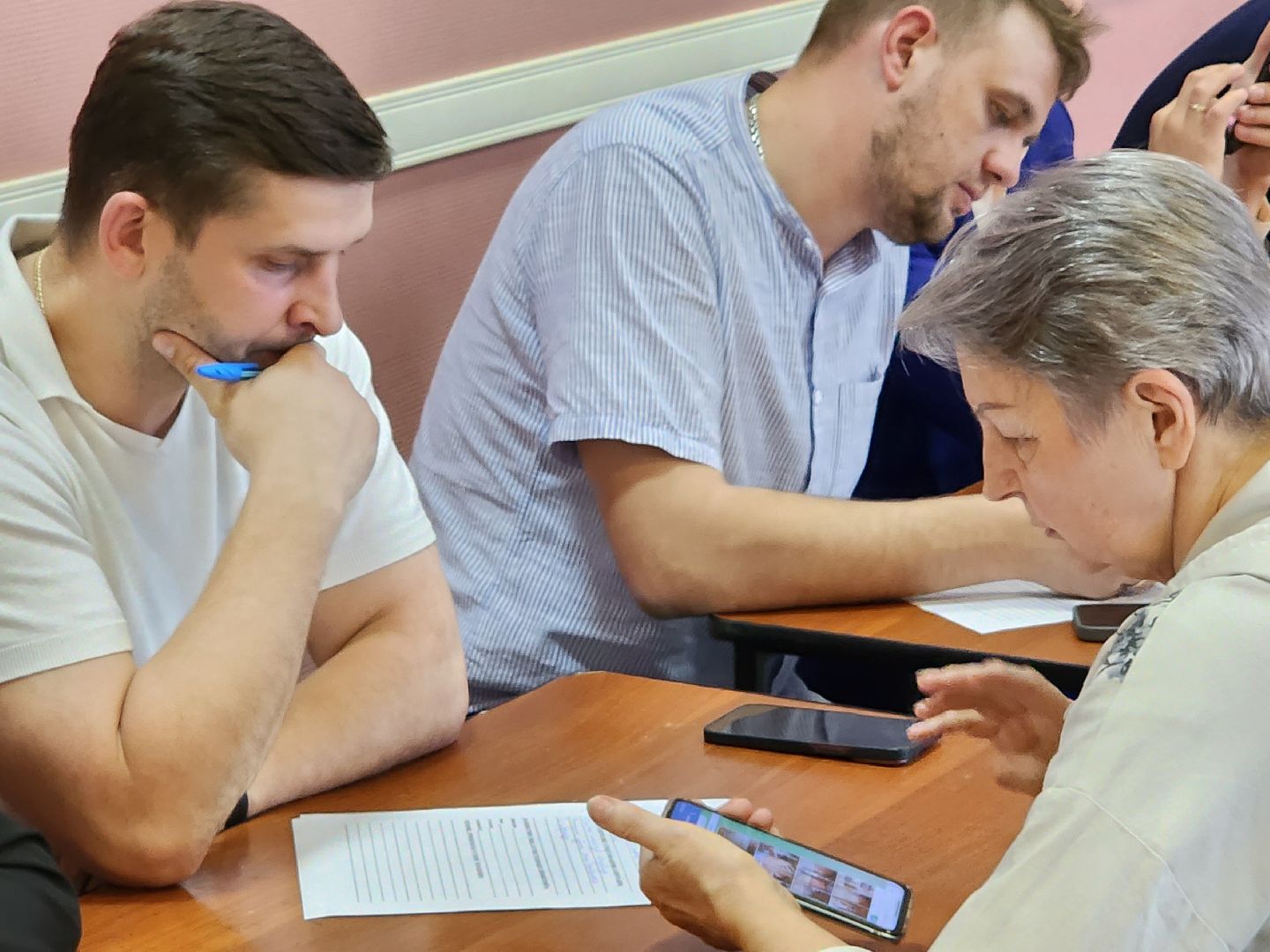 чехов, выездная администрация, встреча с жителями, обращения граждан, улица чехова, жилой дом, ремонт в подъезде, уборка в подъезде, содержание жилого дома, мбу чеховское благоустройство, глава округа михаил собакин,