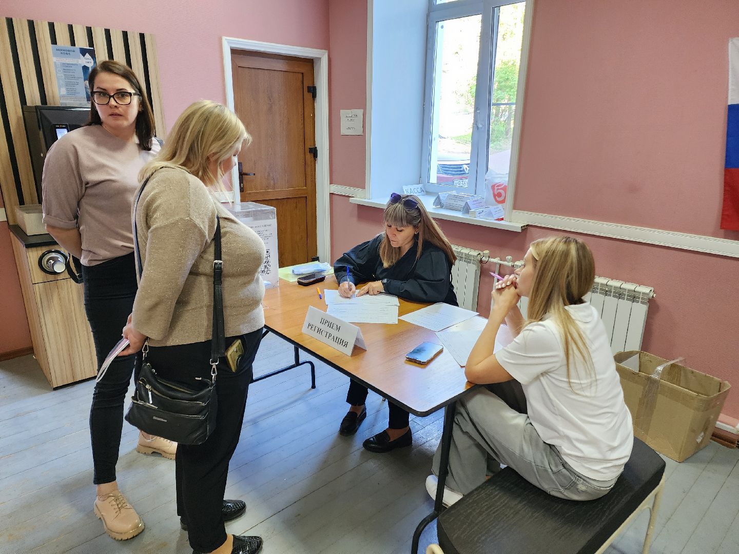 чехов, выездная администрация, встреча с жителями, обращения граждан, улица чехова, жилой дом, ремонт в подъезде, уборка в подъезде, содержание жилого дома, мбу чеховское благоустройство, глава округа михаил собакин,