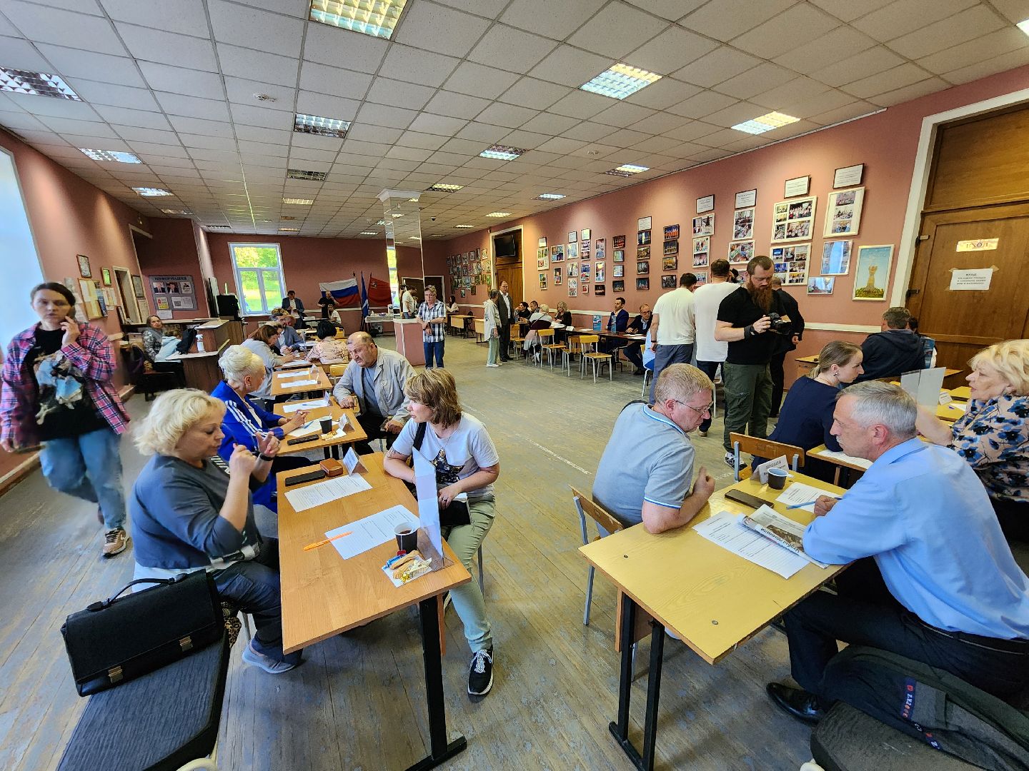 чехов, выездная администрация, встреча с жителями, обращения граждан, улица чехова, жилой дом, ремонт в подъезде, уборка в подъезде, содержание жилого дома, мбу чеховское благоустройство, глава округа михаил собакин,